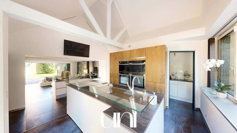 Maison - 500 m² - 13 pièces