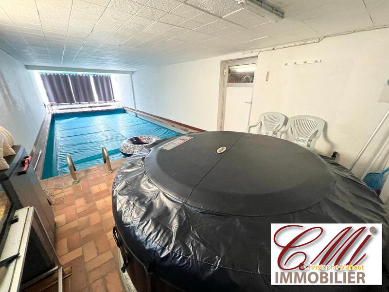 Maison - 217 m² - 8 pièces