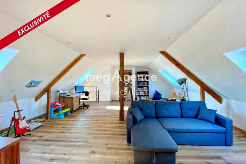 Maison - 212 m² - 9 pièces