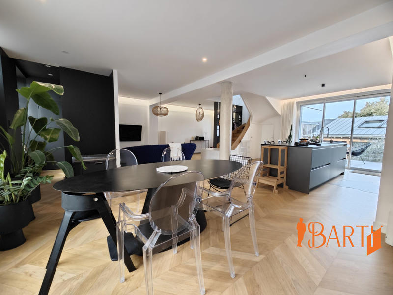 Maison - 200 m² - 6 pièces