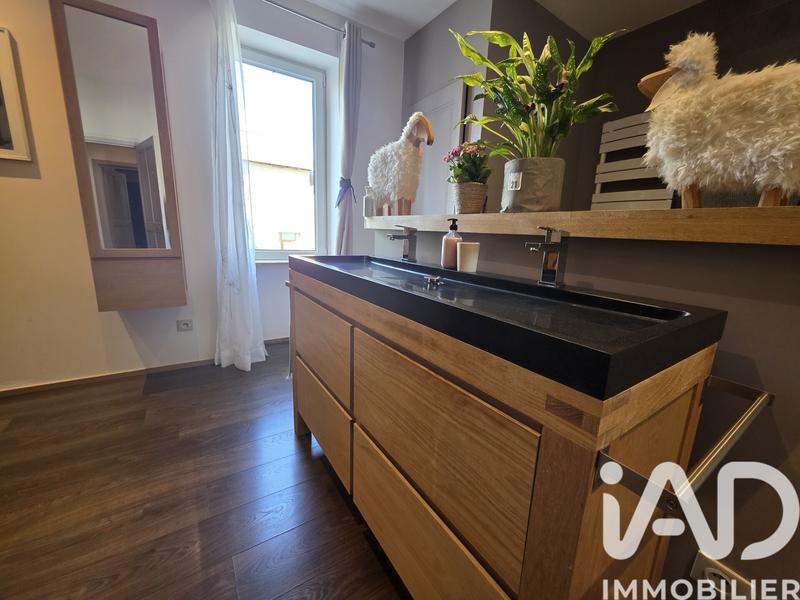 Maison - 180 m² - 5 pièces