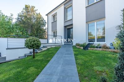 Maison - 200 m² - 8 pièces