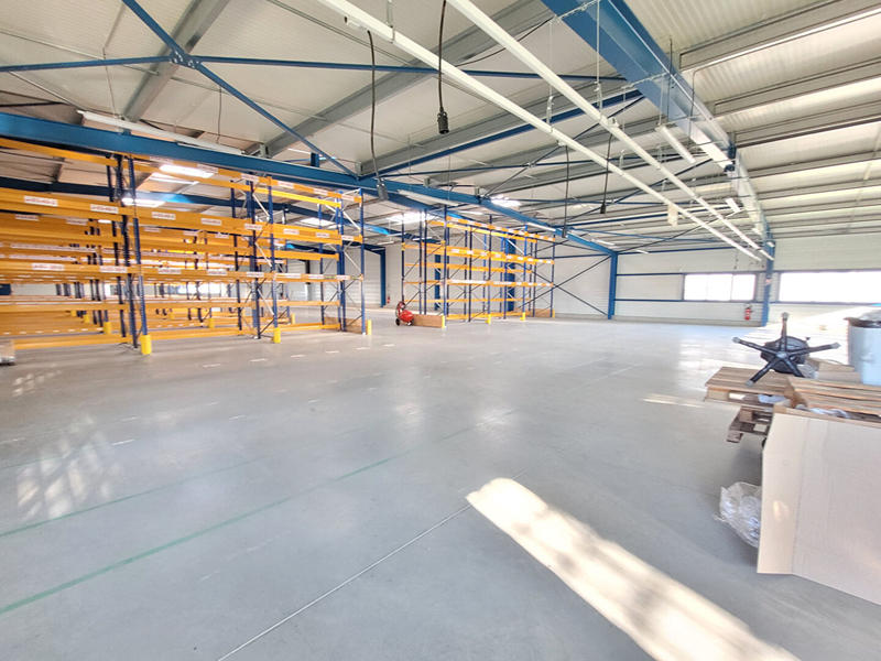Local d'activité / Entrepôt - 1 204 m²