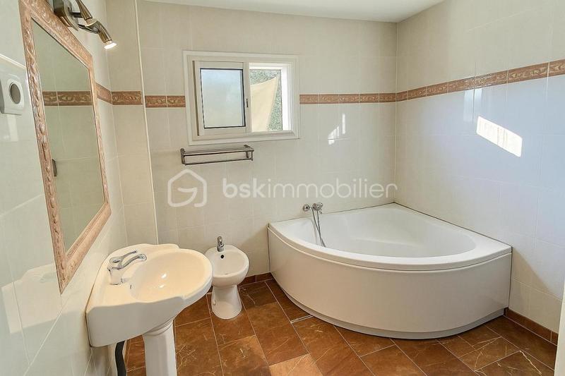 Demeure - 161 m² - 6 pièces