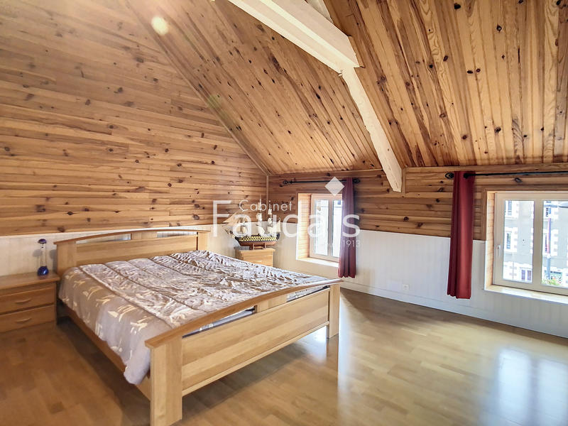 Maison - 163 m² - 8 pièces