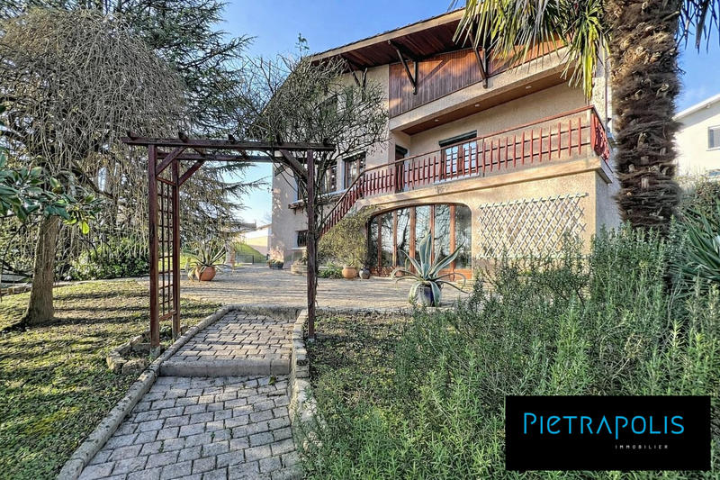 Maison traditionnelle - 165 m² - 8 pièces