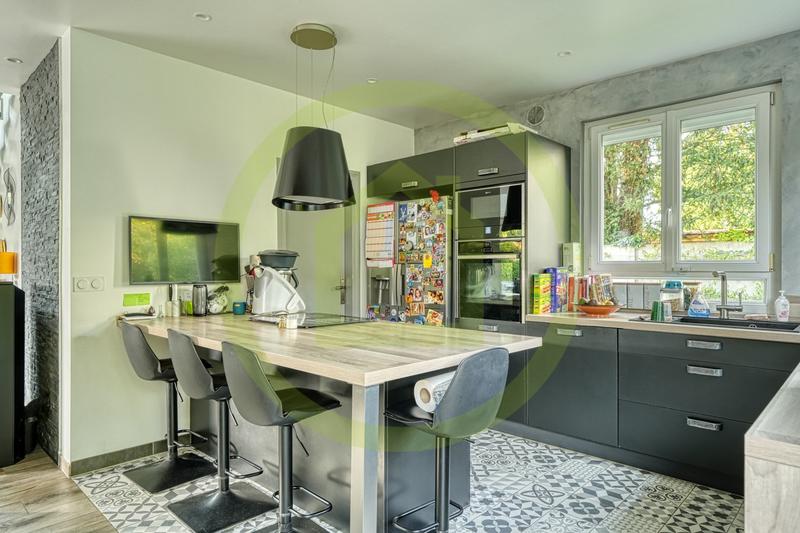 Maison - 233 m² - 9 pièces