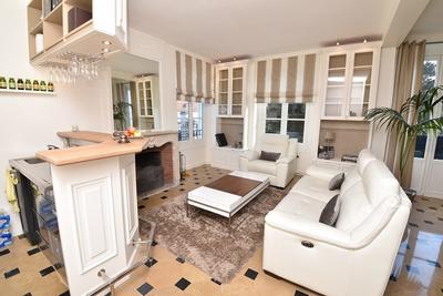 Maison - 230 m² - 7 pièces