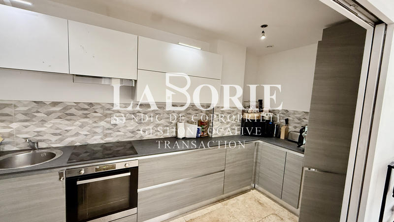 Appartement - 98 m² - 2 pièces