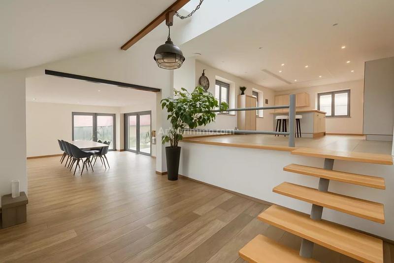 Maison - 140 m² - 5 pièces