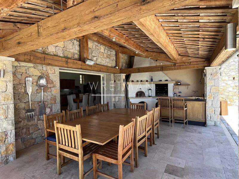 Mas - 251 m² - 8 pièces