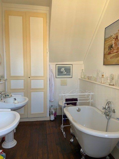 Maison - 193 m² - 16 pièces