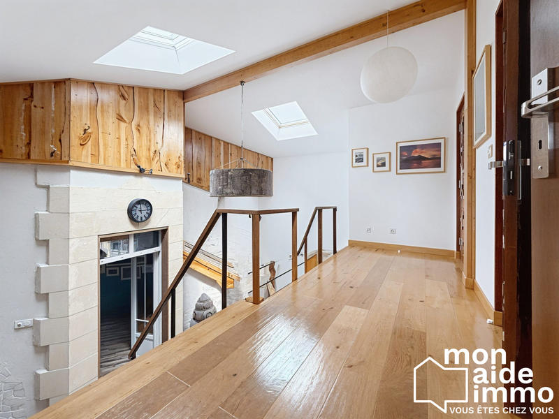 Maison - 220 m² - 6 pièces