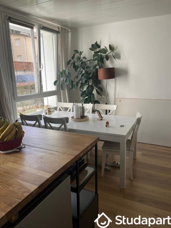 Chambre - 9 m² - 1 pièce