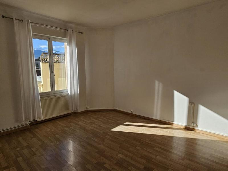Maison - 107 m² - 9 pièces