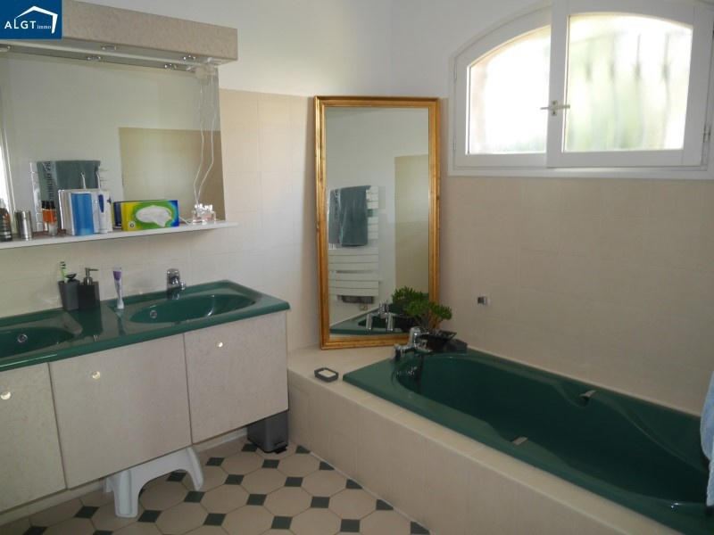 Villa - 180 m² - 6 pièces