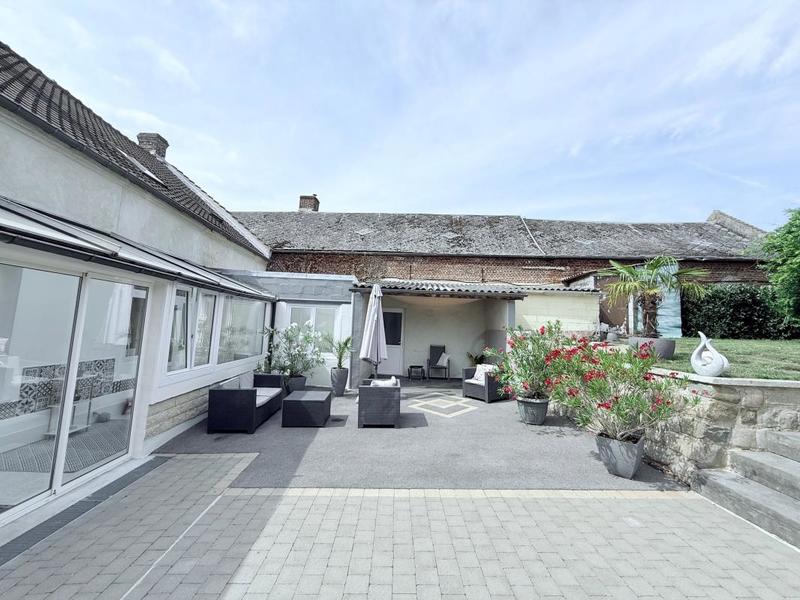 Maison - 210 m² - 6 pièces