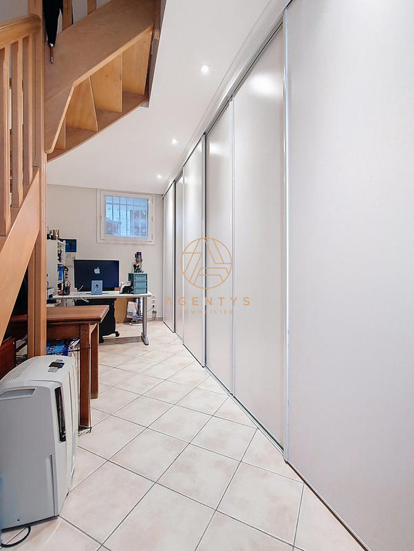 Maison - 87 m² - 6 pièces