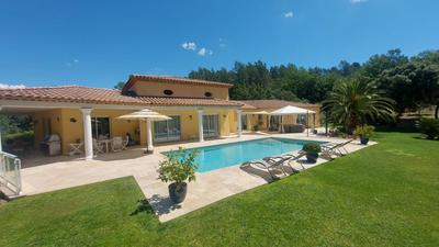 Propriété - 190 m² - 6 pièces