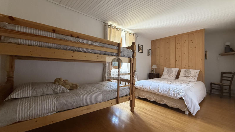 Maison - 218 m² - 7 pièces