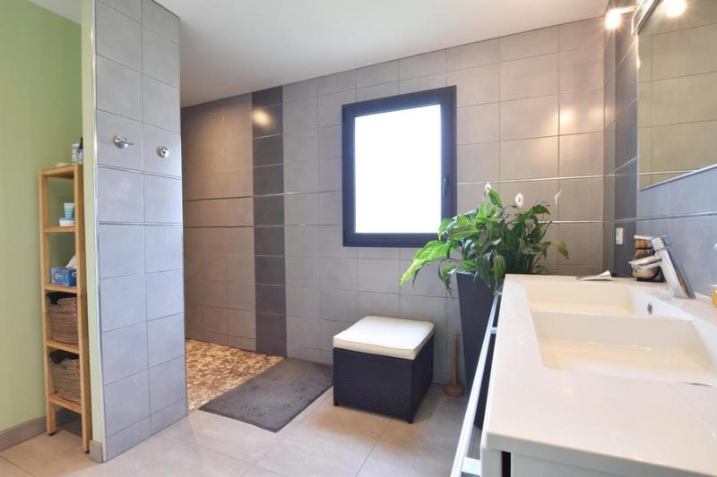 Maison - 220 m² - 6 pièces