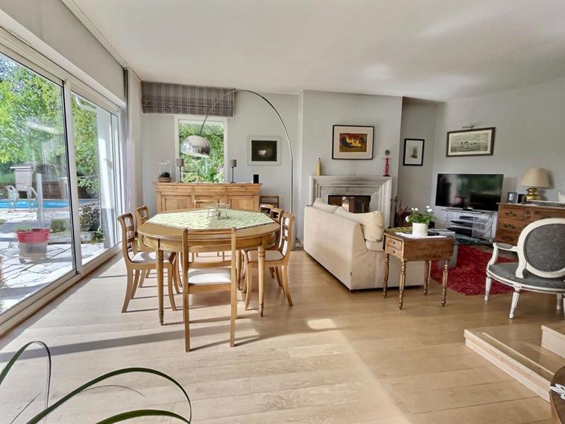 Maison - 235 m² - 8 pièces