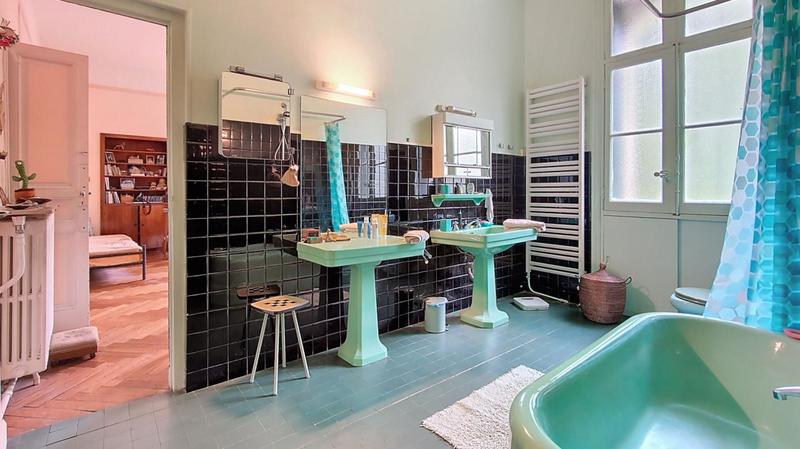 Demeure - 300 m² - 11 pièces