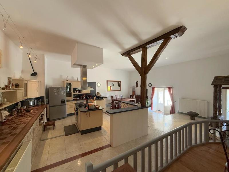 Maison - 300 m² - 7 pièces