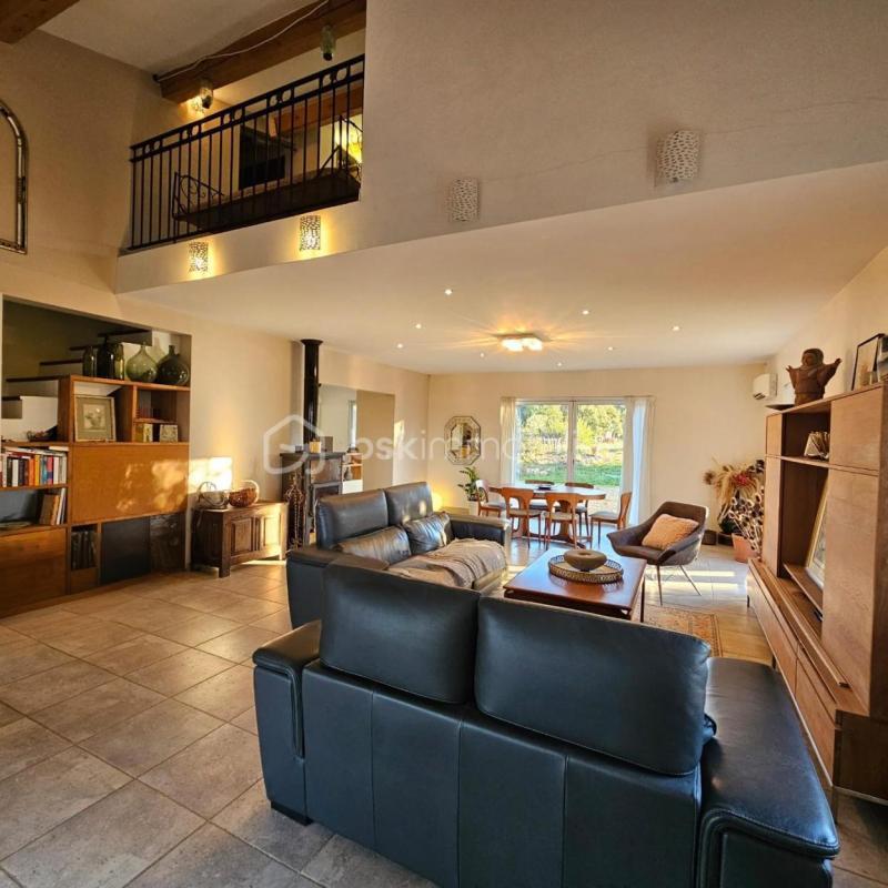 Propriété - 162 m² - 6 pièces