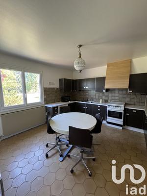 Maison - 270 m² - 9 pièces