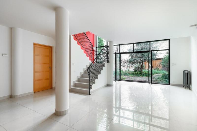 Maison - 185 m² - 9 pièces