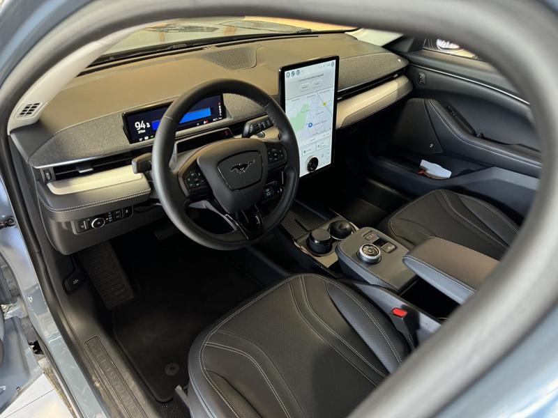 Ford Mustang Mach-E 76 Kw 269 Ch Standard Range / Pack Techno Plus Bleu Vapor