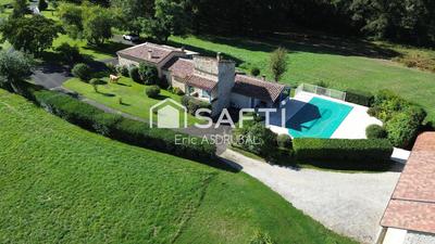 Maison - 140 m² - 6 pièces