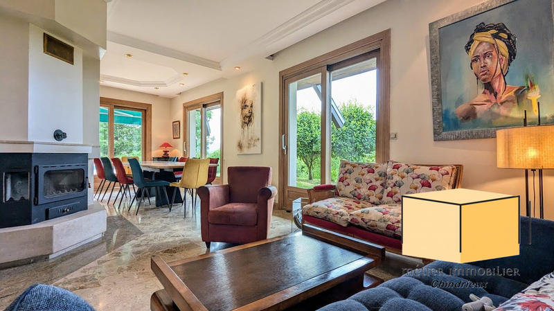 Villa - 304 m² - 10 pièces