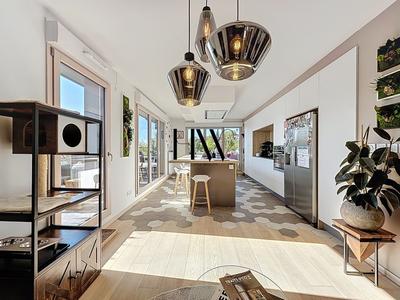 Appartement - 110 m² - 5 pièces