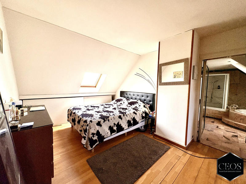 Maison - 210 m² - 8 pièces