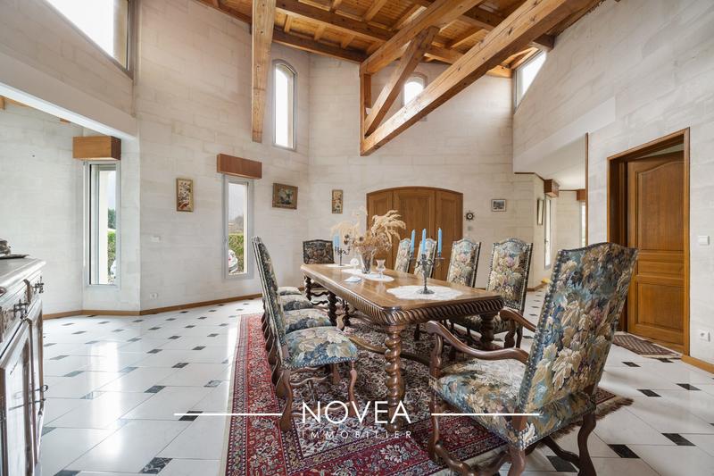 Villa - 396 m² - 6 pièces