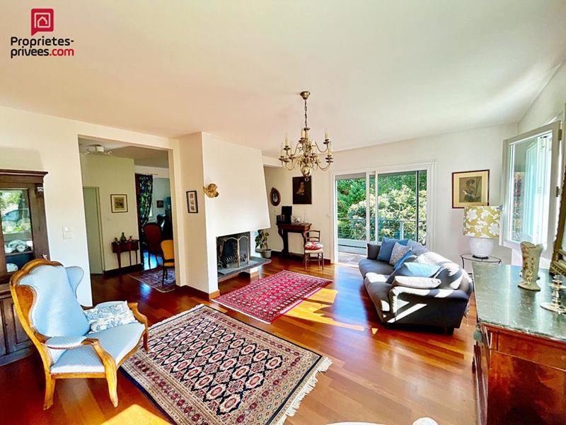 Maison - 186 m² - 7 pièces