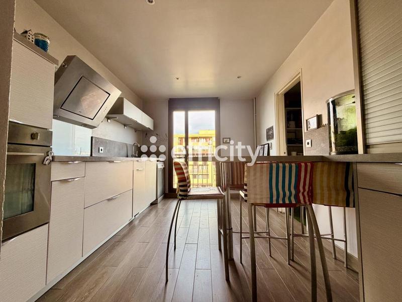 Appartement - 94 m² - 4 pièces