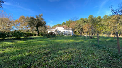 Maison - 220 m² - 7 pièces