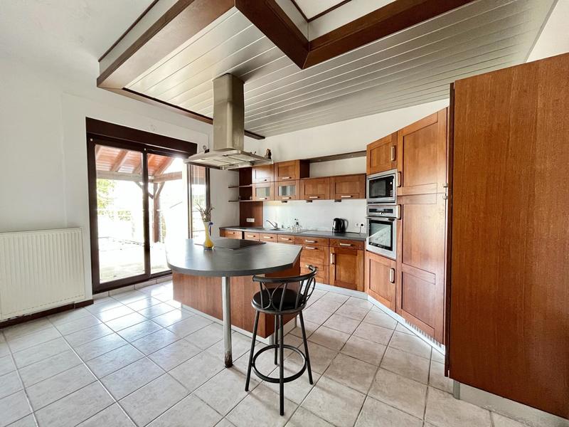 Maison - 215 m² - 7 pièces