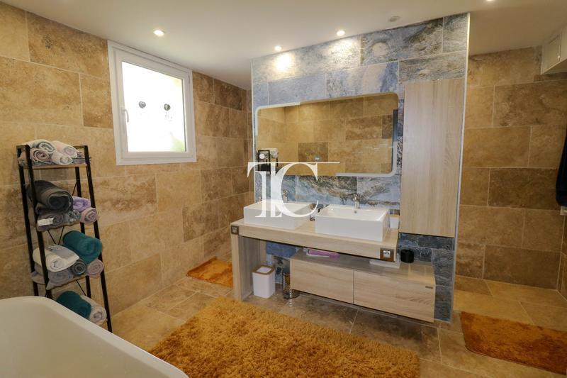 Mas - 195 m² - 5 pièces