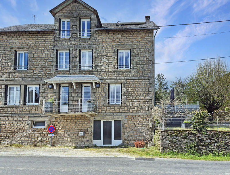Maison - 227 m² - 9 pièces