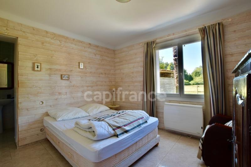 Maison - 227 m² - 8 pièces