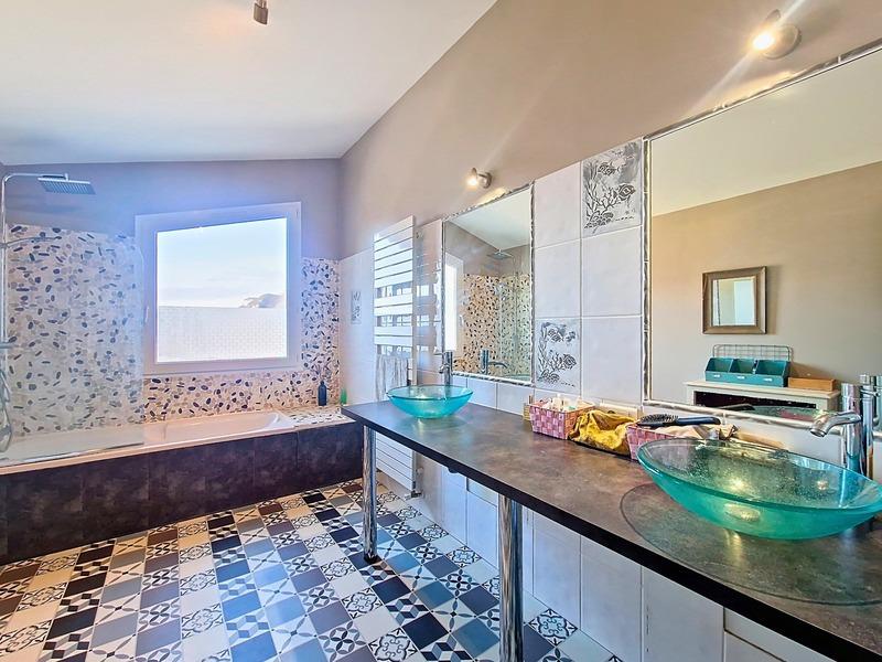 Maison - 310 m² - 8 pièces