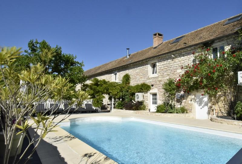 Maison - 420 m² - 11 pièces