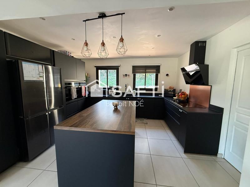 Maison - 180 m² - 6 pièces