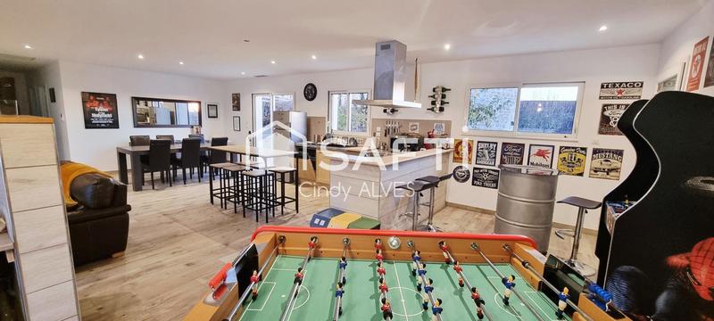 Maison - 213 m² - 8 pièces