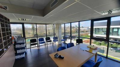 Bureau - 250 m² - 1 pièce