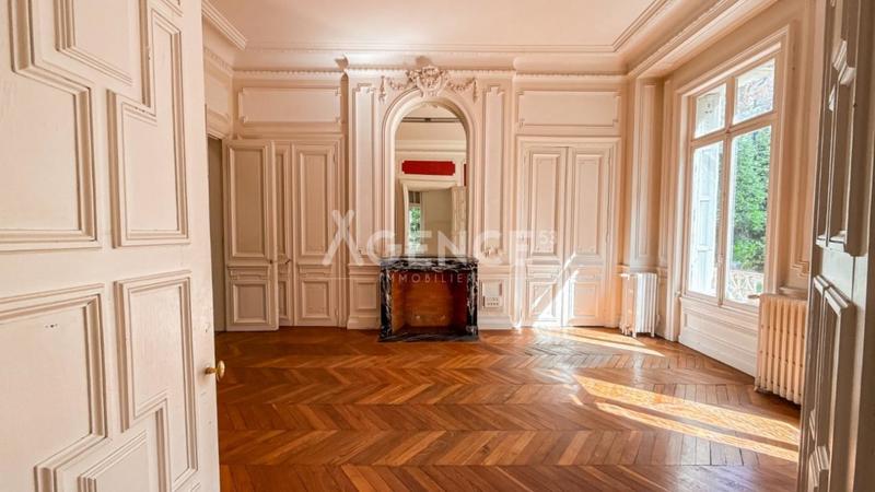 Château - 550 m² - 17 pièces